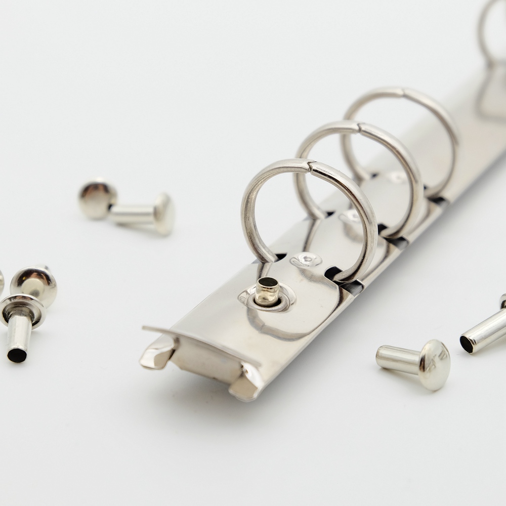 20個入り カラフルメタルリベット ルーズリーフバインダーク - Binder Clip Assorted のレビューと価格